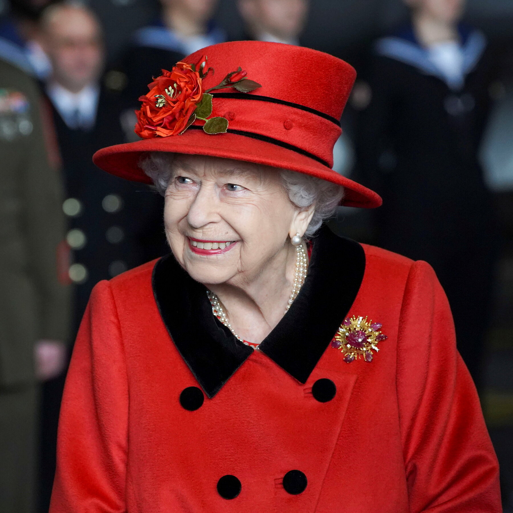 Queen-Elizabeth-Reportedly-with-Big-Fan